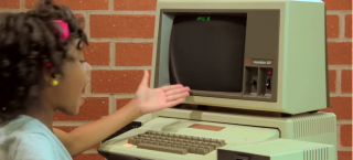 Νέα παιδιά και παλιά κομπιούτερ: Πώς αντιδρούν τα 12χρονα μπροστά σε υπολογιστές του 1970 [βίντεο]