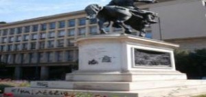 Βεβήλωσαν το άγαλμα του Κολοκοτρώνη οι συμμετέχοντες στο Gay Pride 