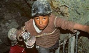 Σοκαριστικό: Δεκάχρονα παιδάκια στη Βολιβία θα δουλεύουν νόμιμα στις φάμπρικες και τα ορυχεία! 