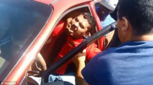 Αγριο ξύλο από πολίτες σε άνδρα στο Σαν Ντιέγκο-Προσπάθησε να Κλέψει Αυτοκίνητο με τη Μητέρα και το Παιδί της μέσα (ΒINTEO)