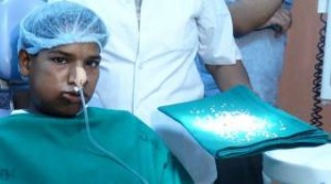 ΑΠΙΣΤΕΥΤΟ: Αφαίρεσαν 232 Δόντια από 17χρονο στην ΙΝΔΙΑ (ΦΩΤΟ)