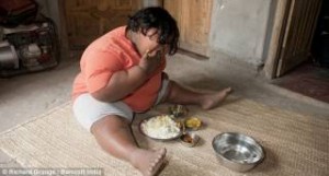Η 9χρονη Ινδή που ζυγίζει 100 κιλά και το εβδομαδιαίο μενού της είναι 40 κιλά φαγητού!