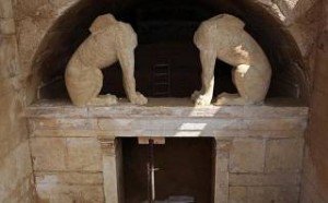 Τα τρία σενάρια για την ανασκαφή της Αμφίπολης – Εντυπωσιάζει η διπλή είσοδος μετά τον προθάλαμο (EIKONEΣ)