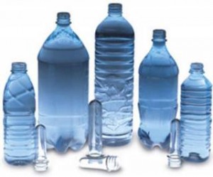 Πριν πιεις νερό από πλαστικό μπουκάλι δες το τριγωνικό σύμβολο. Μπορεί να είναι πολύ επικίνδυνο!!