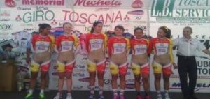Γυμνές οι ποδηλάτισσες της ομάδας της Κολομβίας; [εικόνες]