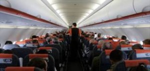 Aεροπορικές εταιρείες: Bάζουν τέρμα στη δωρεάν τουαλέτα, τα σωσίβια και τα καθίσματα!