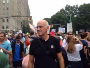 Ο Γιώργος Παπανδρέου... διαδηλωτής στη Νέα Υόρκη
