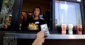 Δίνοντας 100 δολάρια φιλοδώρημα σε εργαζόμενους fast food -Η αντίδραση του τελευταίου υπαλλήλου θα σας κάνει να κλάψετε (βίντεο) 