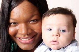 Μαύρη μητέρα γέννησε λευκό μωρό!!!-ΦΩΤΟ 