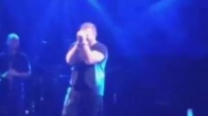 Ο Ρέμος ξεσπάει σε κλάματα τραγουδώντας Βαρδή (VIDEO)