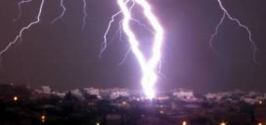 Αλλάζει το σκηνικό του καιρού: Βροχές, καταιγίδες και χαλαζόπτωση στη Δυτική και Βόρεια Ελλάδα