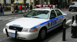 Σκληρό βίντεο δείχνει αστυνομικούς να χτυπούν νεαρό άντρα στη Νέα Υόρκη