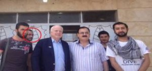 Νέα φωτογραφία του John Mccain με τον αρχηγό της ISIL - Τον αποκαλούσε 