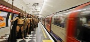 Γέμισε Σπαρτιάτες το μετρό του Λονδίνου! [εικόνες]