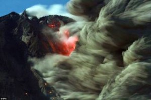 Έκρηξη του ηφαιστείου Σιναμπούνγκ στην Ινδονησία [Εικόνες]