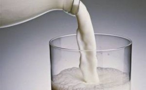 Έρευνα - Βόμβα: Πίνετε πάρα πολύ γάλα; Τα κόκαλά σας κινδυνεύουν!