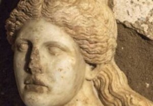 Αμφίπολη: γιατί ... χαμογελάει η Σφίγγα – Απίστευτα μυστήρια στον αρχαίο τάφο – Οι φόβοι και οι ελπίδες των αρχαιολόγων