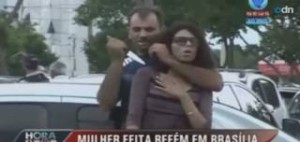 Βραζιλία: Άνδρας απειλούσε να κόψει τον λαιμό μιας γυναίκας έξω από την Βουλή πριν τον σκοτώσει η αστυνομία [βίντεο]