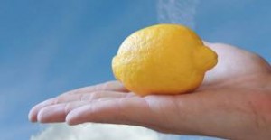 4 πολύτιμες χρήσεις του λεμονιού που δεν τις φαντάζεστε