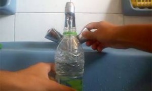ΑΠΙΣΤΕΥΤΟ ΜΑΓΙΚΟ ΚΟΛΠΟ! – Δες τι μπορεί να κάνεις με ένα μπουκάλι νερό και ενα κομμάτι χαρτονι!