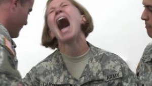 Στις ΗΠΑ εκπαιδεύουν τους στρατονόμους στα taser δοκιμάζοντας τα στους ίδιους! [βίντεο]