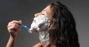 Νέα μόδα: Γιατί οι γυναίκες ξυρίζουν σαν... τρελές το πρόσωπό τους [εικόνες]