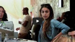 ΠΑΝΙΚΟΣ σε καφετέρια !!! Γυναίκα με τηλεκινητικές δυνάμεις σπέρνει τον ΤΡΟΜΟ στους θαμώνες !!! ΔΕΙΤΕ τι ακριβώς συνέβη… (βιντεο)