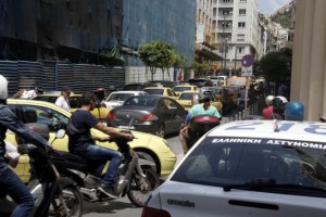 Τέλη κυκλοφορίας αυτοκινήτων: Αυξήσεις ως και 20% και άγριο κυνηγητό στους δρόμους από την τροχαία