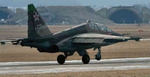 Η στιγμή που ένα ρωσικό μαχητικό Su-25 πέφτει κοντά σε κατοικημένη περιοχή [Βίντεο]