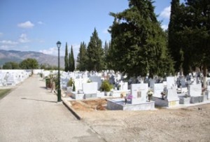 Εύβοια: Είχε ζητήσει όταν πεθάνει να τον θάψουν με το μαξιλάρι - Μετά την κηδεία όμως έγινε ο ΧΑΜΟΣ