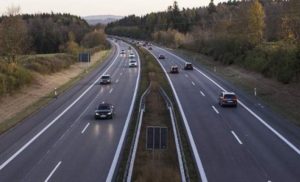 Σε λίγο οι χάκερ θα ελέγχουν και τα αυτοκίνητα στους δρόμους -Τα φρένα, το τιμόνι