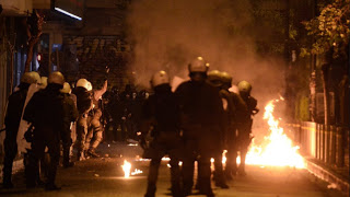 Αλωνίζουν ανενόχλητοι οι αντιεξουσιαστές: Σπάνε και καίνε σε ολόκληρη την Ελλάδα