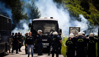 ΕΓΓΡΑΦΟ! ΟΙ ΣΥΡΙΖΑ-ΑΝΕΛ Επιβράβευσαν με διήμερη άδεια τα ΜΑΤ που έριξαν ξύλο και χημικά στο Πισοδέρι