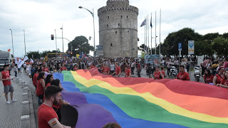 Απίστευτο περιστατικό στη Θεσσαλονίκη: Πέταξαν στον Θερμαϊκό δύο άνδρες που πήγαιναν στο Gay Pride!