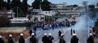 Υπάρχει νόμος σε αυτή την χώρα; - 20 Ρομά «σάπισαν» στο ξύλο δύο αστυνομικούς στο «άβατο» των Άνω Λιοσίων