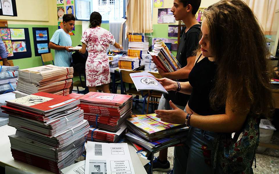 Υποβάθμιση των Πρότυπων και Πειραματικών σχολείων: Μαυρωτάς κατά Γαβρόγλου για το θέμα στη Βουλή