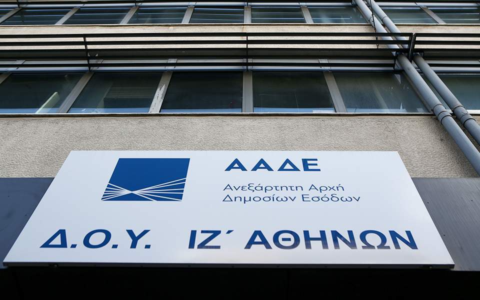 Στο στόχαστρο της ΑΑΔΕ το Ε3 μεσιτών και λογιστών για ξέπλυμα «μαύρου» χρήματος