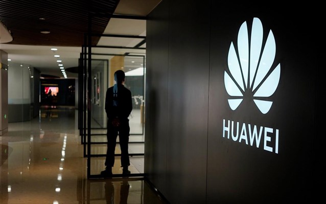 Η Huawei αρνείται ότι μειώνεται η παραγωγή smartphones στα εργοστάσιά της