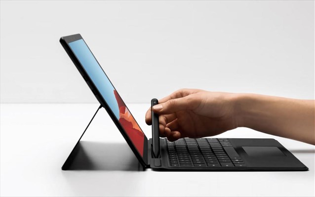 H Microsoft αποκαλύπτει τη νέα γενιά Surface με φορητό χαρακτήρα